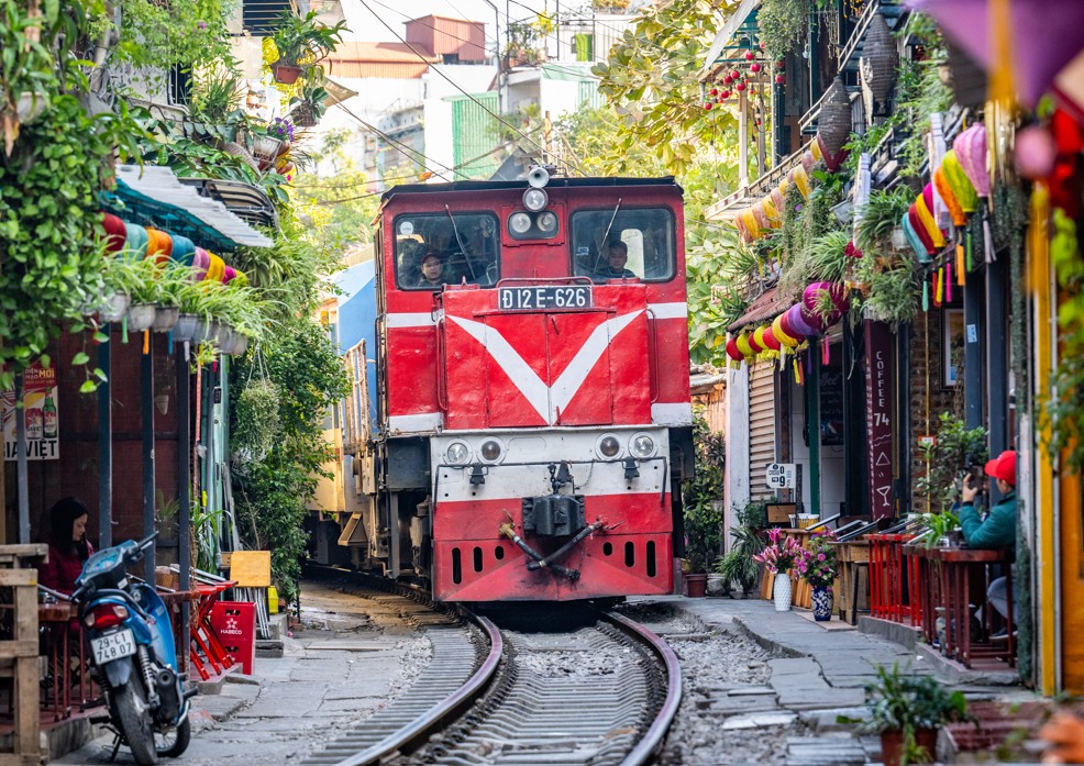 hanoi train street