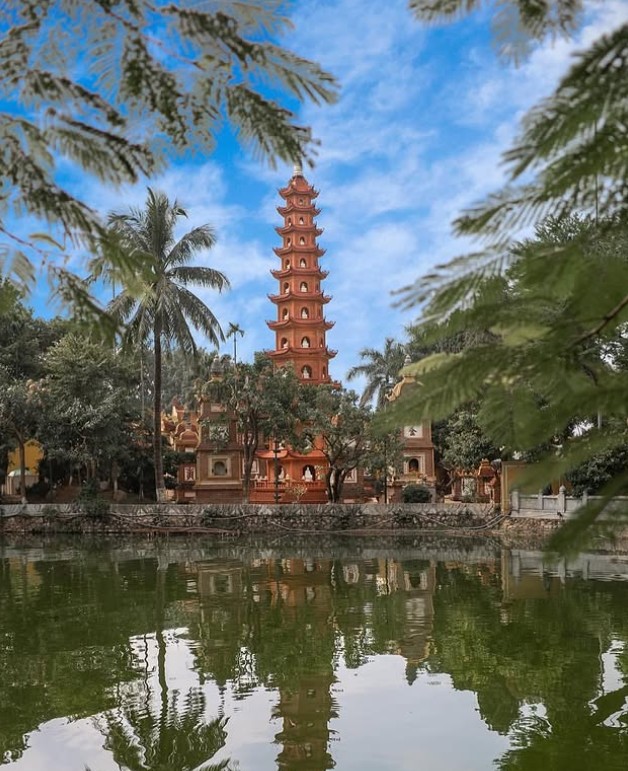 trấn Quốc Pagoda in Hanoi